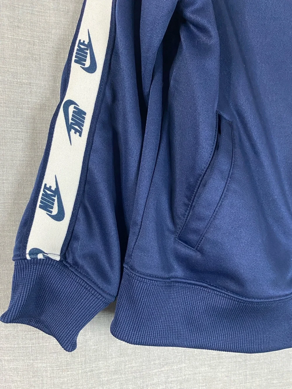 Nike Kids 2 Piece Tricot Track Suit Set Jacket/Pants White/Dark Blue Size 5-6 Yr